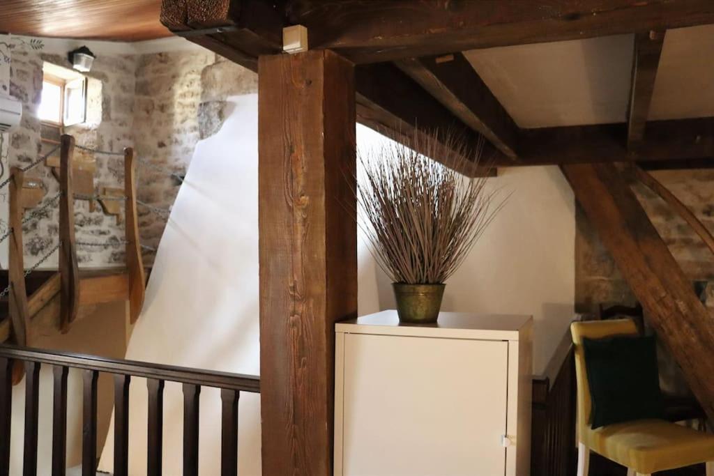 Entre Uzes Et Le Pont-Du-Gard Le Logis D'Autrefois Apartment Castillon-du-Gard Exterior foto
